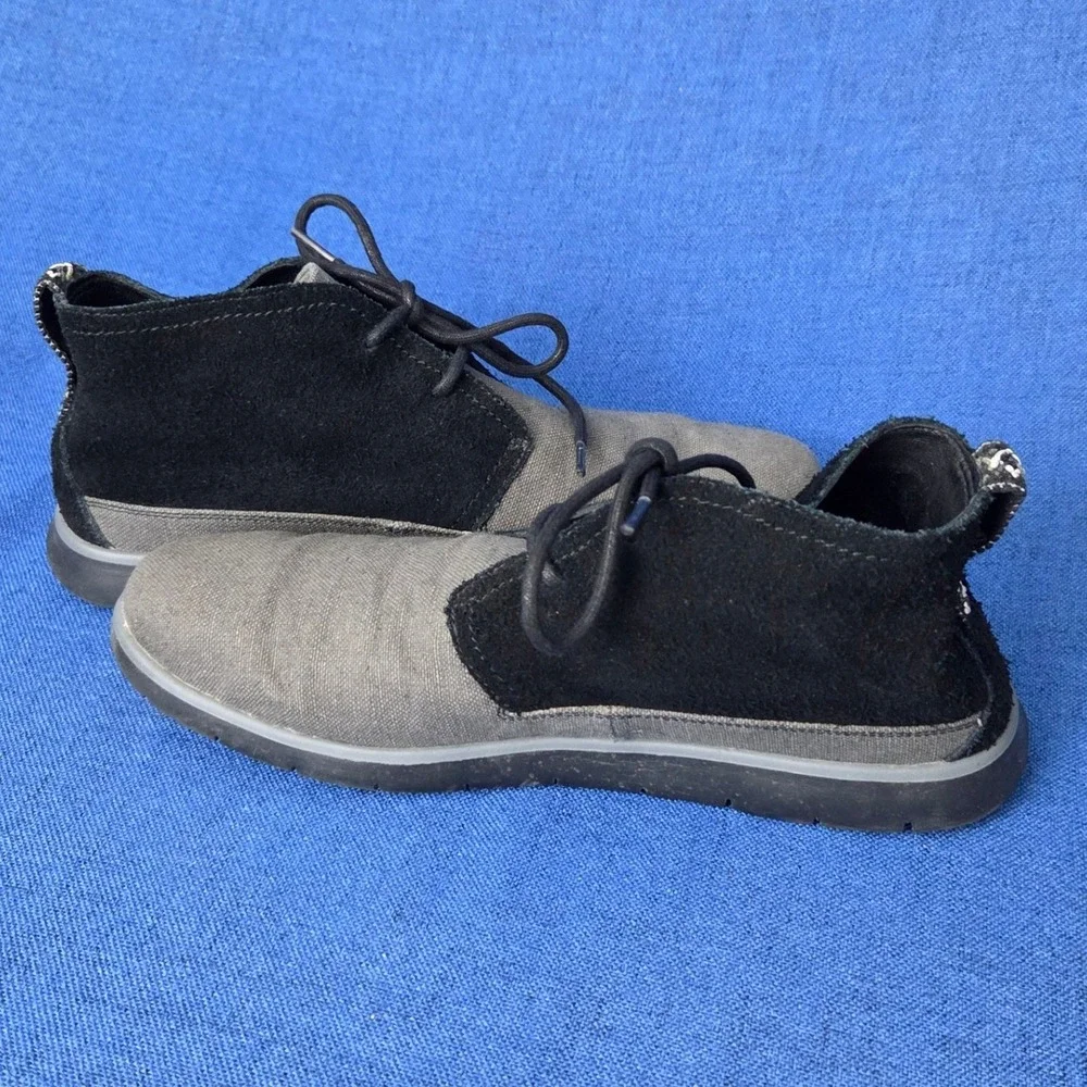 UGG Freamon Mens Size 9.5 Chukka Boots Black Grey Suede Canvas Lace Up 1007645